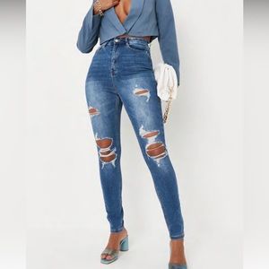 MissGuided Sinner Knee Distress Highwaisted Jean. Size US 6. Too small on me